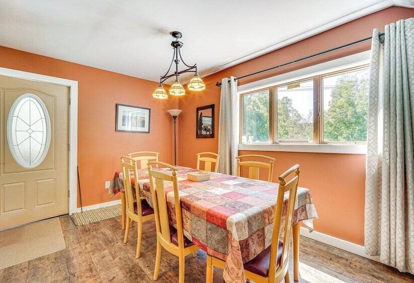 Wilmington Retreat Near Trails, Skiing & Festivals