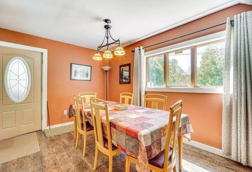 Wilmington Retreat Near Trails, Skiing & Festivals