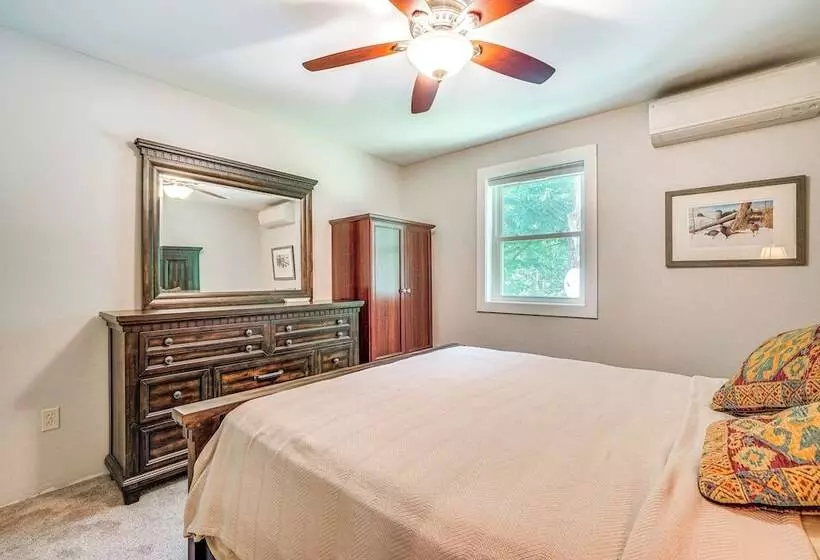 Wilmington Retreat Near Trails, Skiing & Festivals