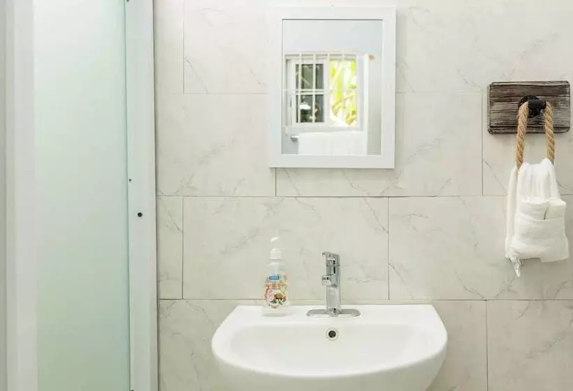 Adorable 1bed Cottage Walk To The Beach