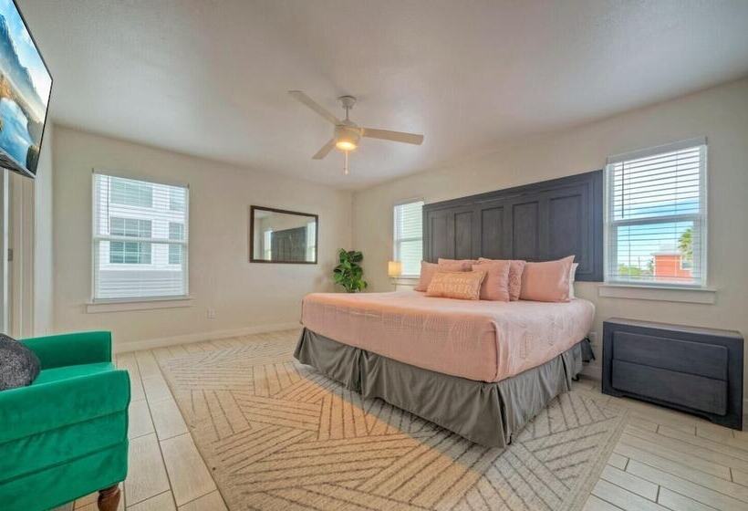 Near The Beach W/ Pool, Boat Parking Golf Cart Zone Agave House By Avantstay