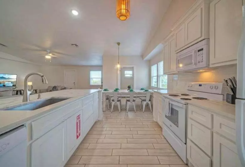 Near The Beach W/ Pool, Boat Parking Golf Cart Zone Agave House By Avantstay