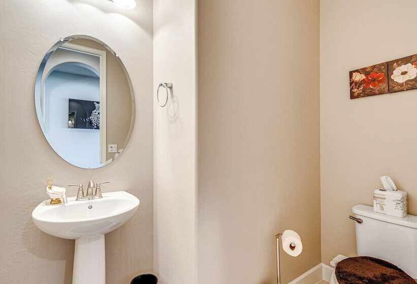 Beautiful Bakersfield Home ~ 8 Mi To Downtown!