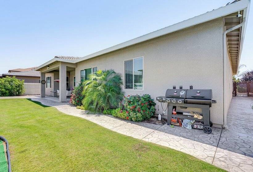 Beautiful Bakersfield Home ~ 8 Mi To Downtown!