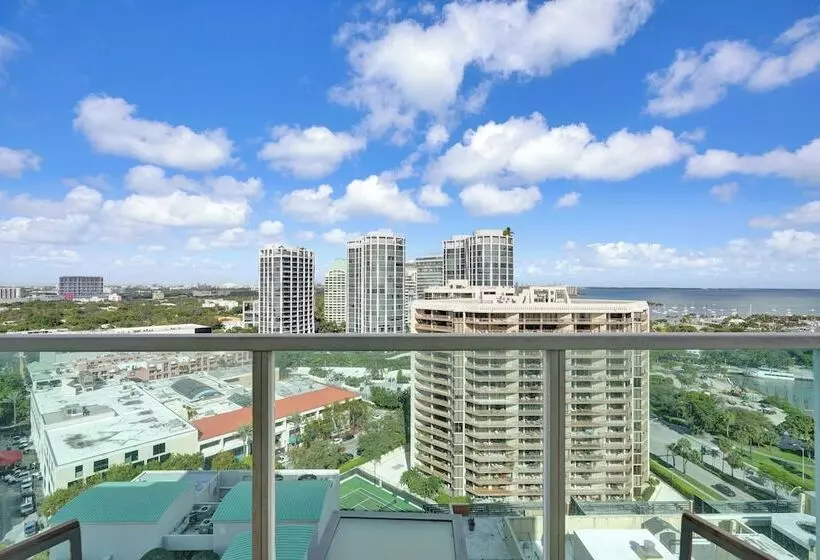 Beautiful Blue Gold Studio Ocean View