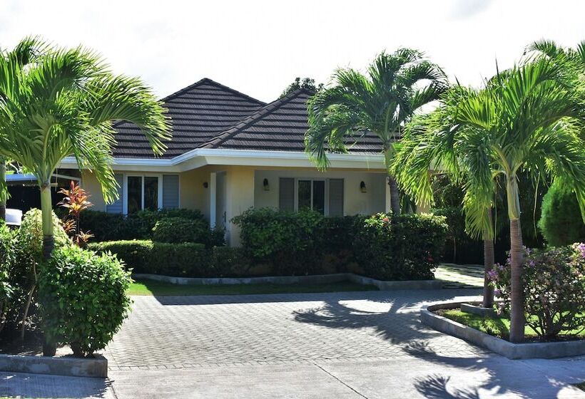 تختخواب و صبحانه The Palms Richmond Oasis