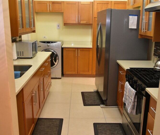 تختخواب و صبحانه The Palms Richmond Oasis