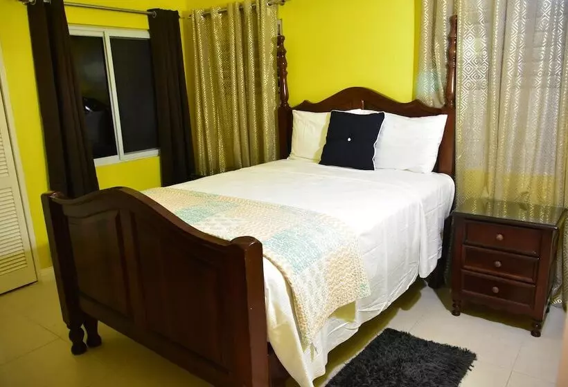 تختخواب و صبحانه The Palms Richmond Oasis