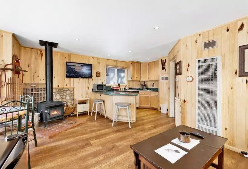 Cottage In The Pines #1667