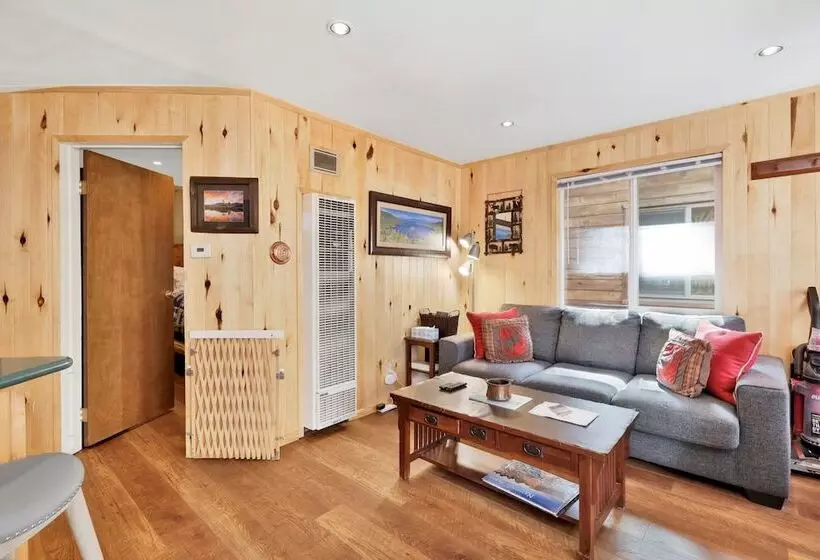 Cottage In The Pines #1667