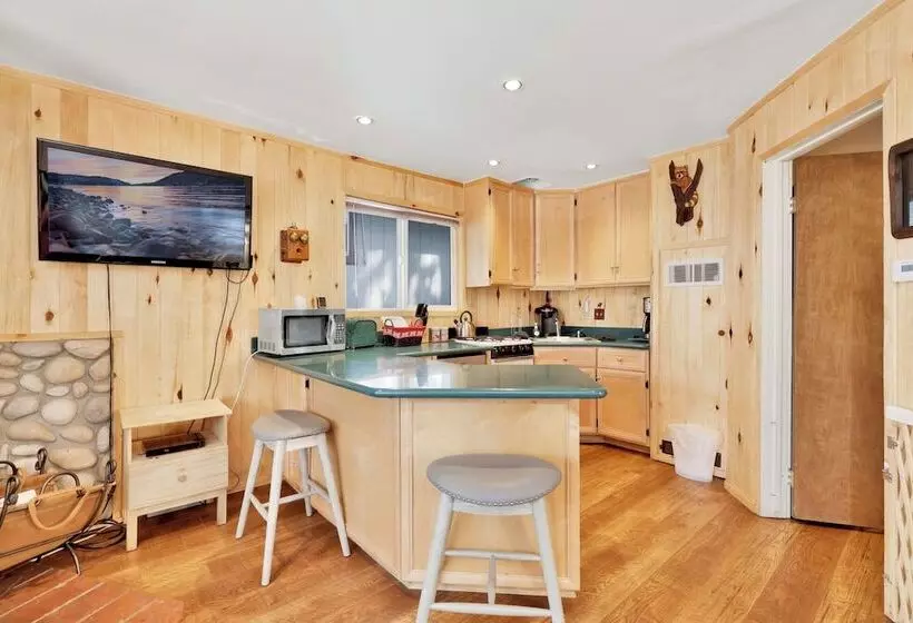 Cottage In The Pines #1667