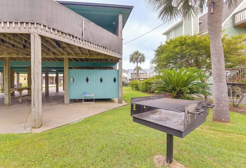Crystal Beach Home W/ Deck + Ocean Views!