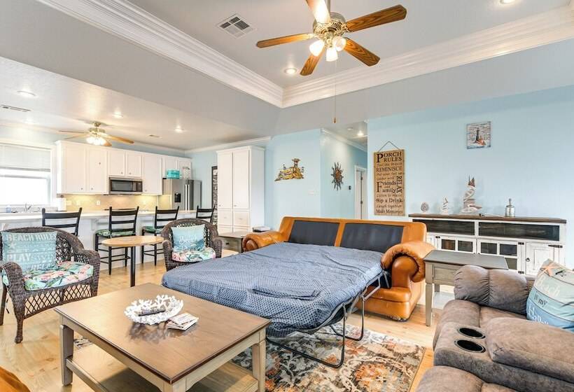 Crystal Beach Home W/ Deck + Ocean Views!