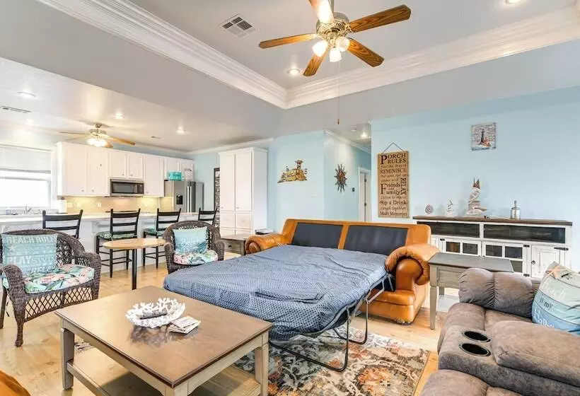 Crystal Beach Home W/ Deck + Ocean Views!