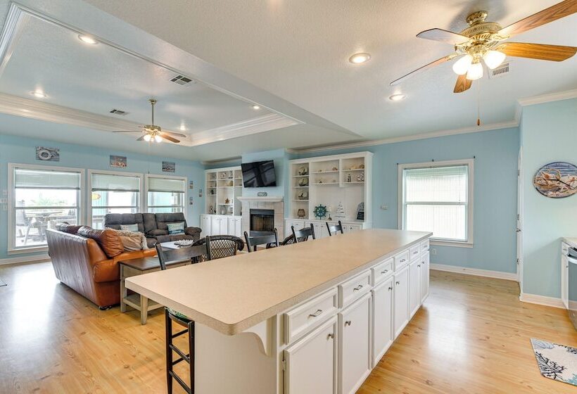 Crystal Beach Home W/ Deck + Ocean Views!