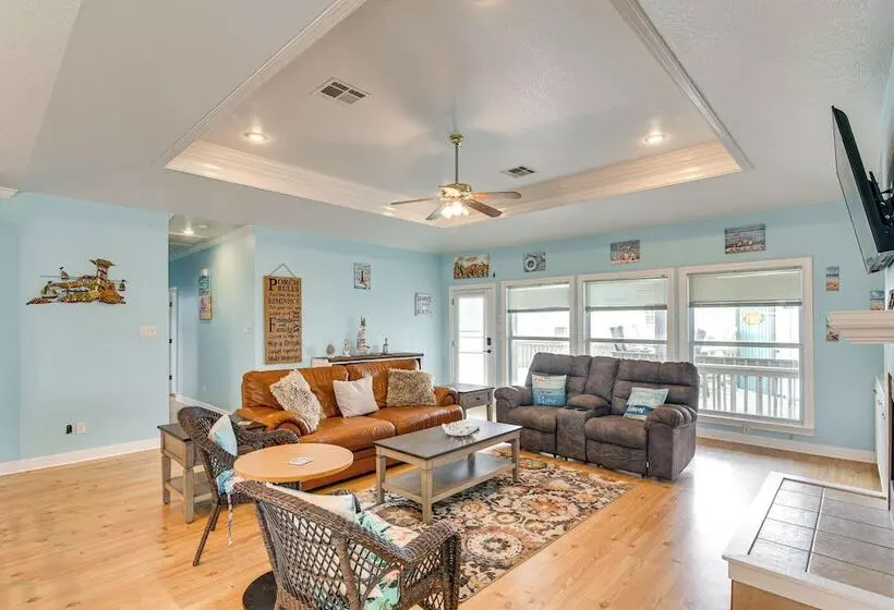 Crystal Beach Home W/ Deck + Ocean Views!