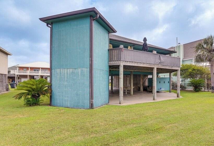 Crystal Beach Home W/ Deck + Ocean Views!