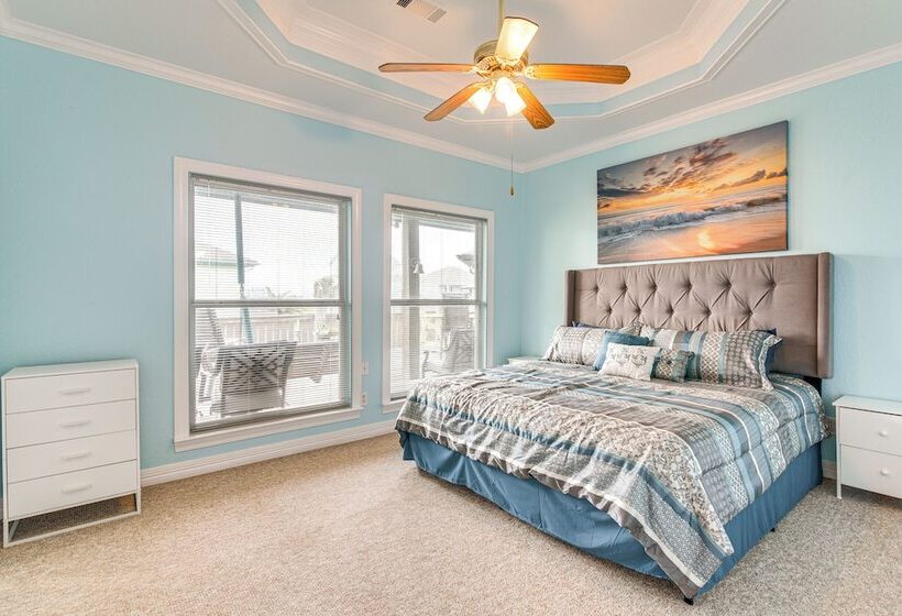 Crystal Beach Home W/ Deck + Ocean Views!