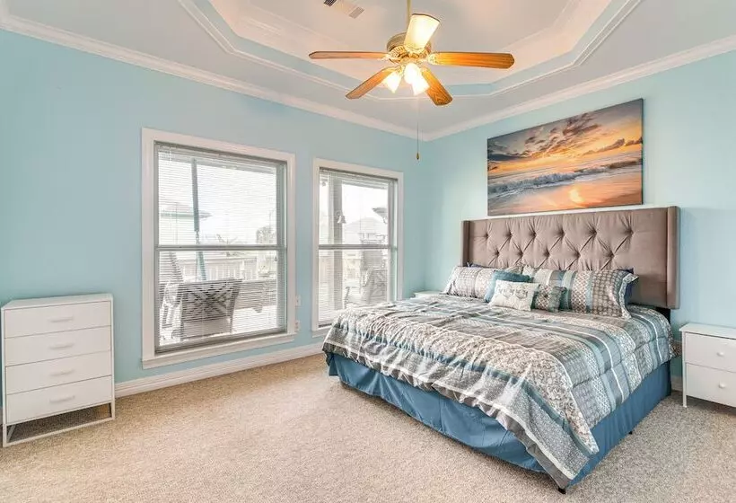Crystal Beach Home W/ Deck + Ocean Views!