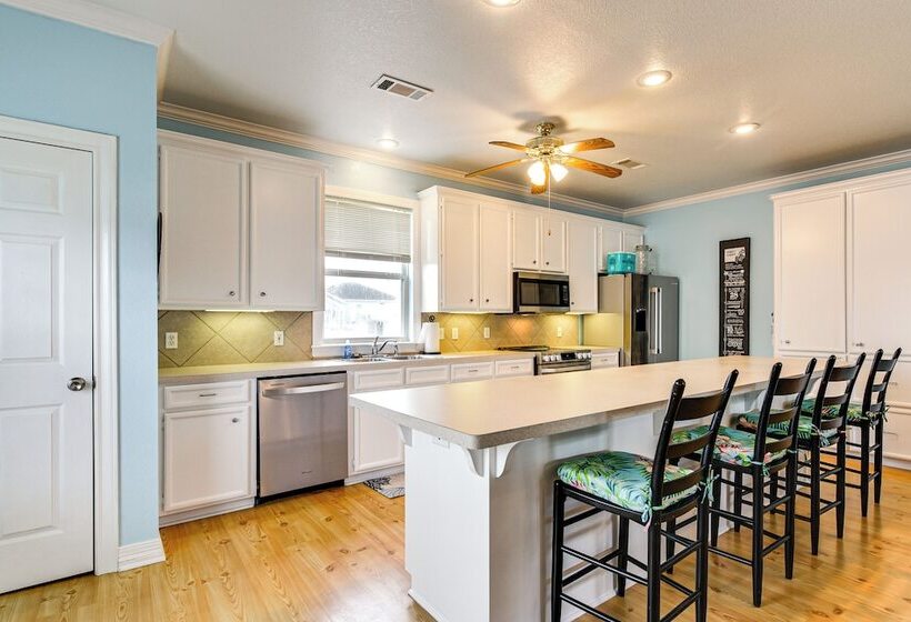 Crystal Beach Home W/ Deck + Ocean Views!