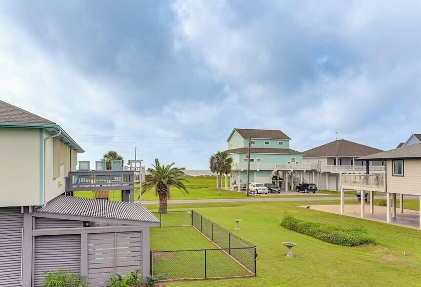 Crystal Beach Home W/ Deck + Ocean Views!