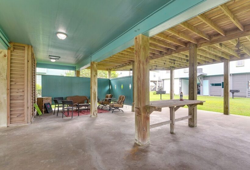 Crystal Beach Home W/ Deck + Ocean Views!