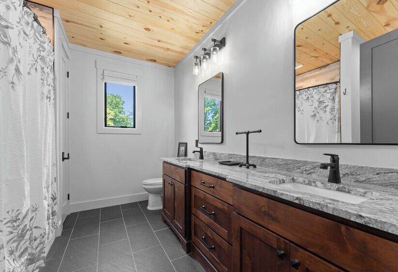 Gray Fox Lodge By Avantstay Waterslide Pool, Theater Sleeps 23