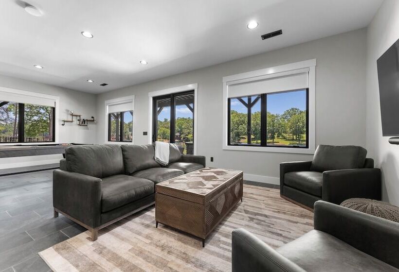 Gray Fox Lodge By Avantstay Waterslide Pool, Theater Sleeps 23