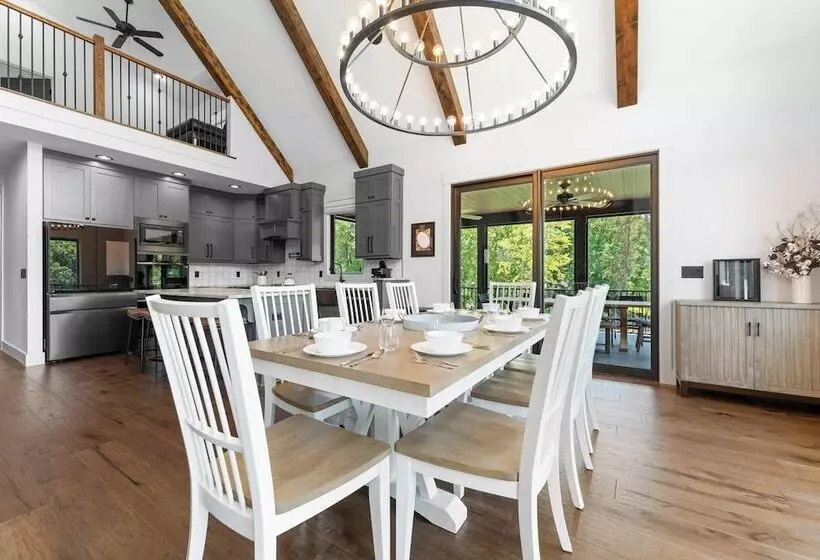 Gray Fox Lodge By Avantstay Waterslide Pool, Theater Sleeps 23