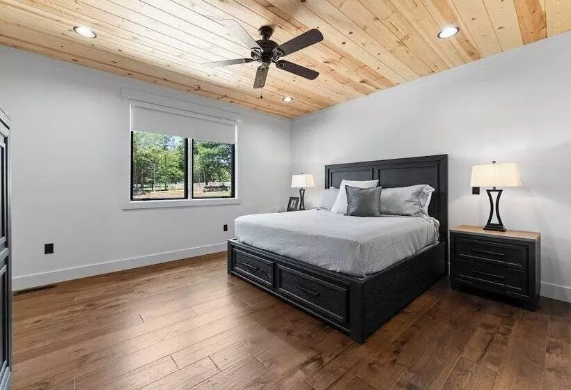 Gray Fox Lodge By Avantstay Waterslide Pool, Theater Sleeps 23