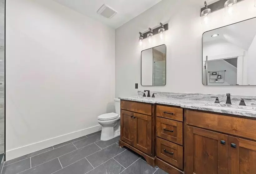 Gray Fox Lodge By Avantstay Waterslide Pool, Theater Sleeps 23