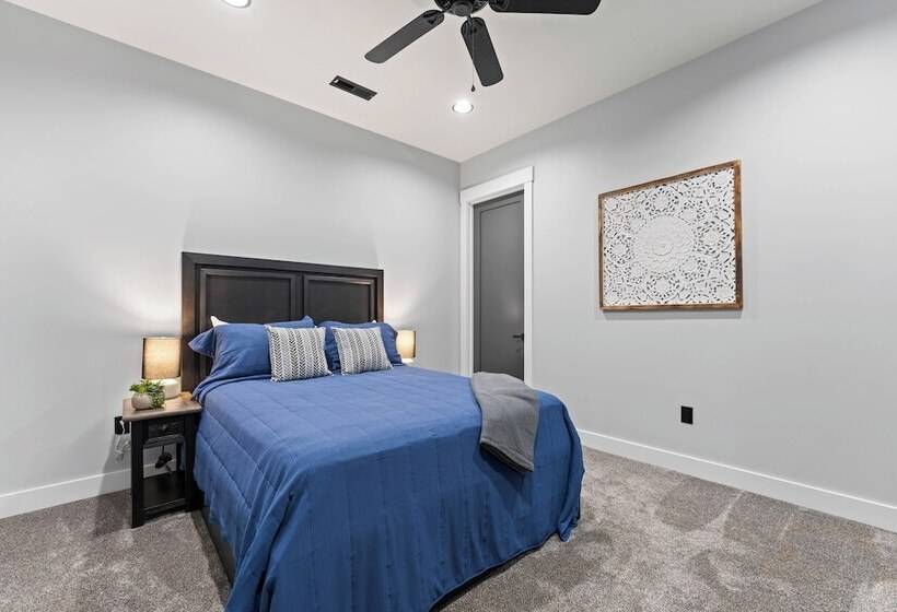 Gray Fox Lodge By Avantstay Waterslide Pool, Theater Sleeps 23