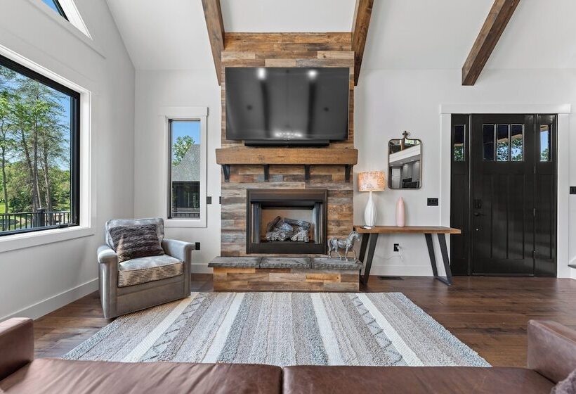 Gray Fox Lodge By Avantstay Waterslide Pool, Theater Sleeps 23