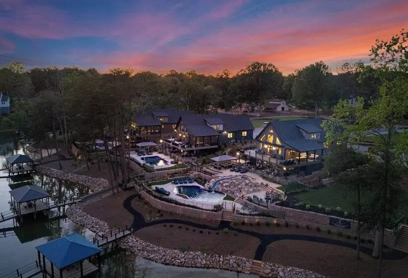 Gray Fox Lodge By Avantstay Waterslide Pool, Theater Sleeps 23