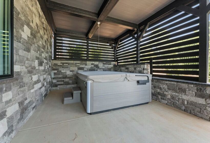 Gray Fox Lodge By Avantstay Waterslide Pool, Theater Sleeps 23