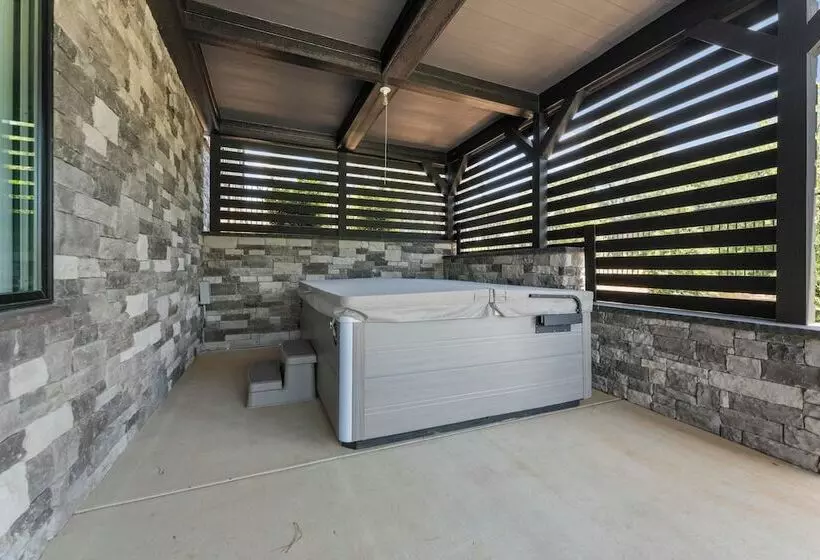 Gray Fox Lodge By Avantstay Waterslide Pool, Theater Sleeps 23