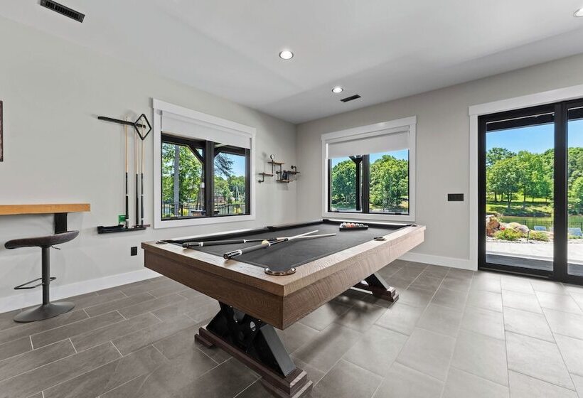 Gray Fox Lodge By Avantstay Waterslide Pool, Theater Sleeps 23