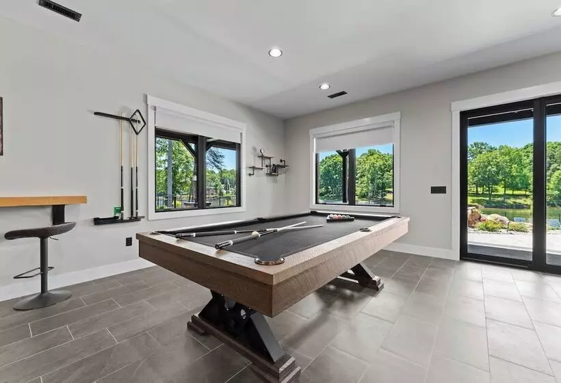 Gray Fox Lodge By Avantstay Waterslide Pool, Theater Sleeps 23