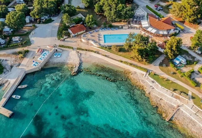 Hotelli Luxury Tent Only 11 Km. From Porec