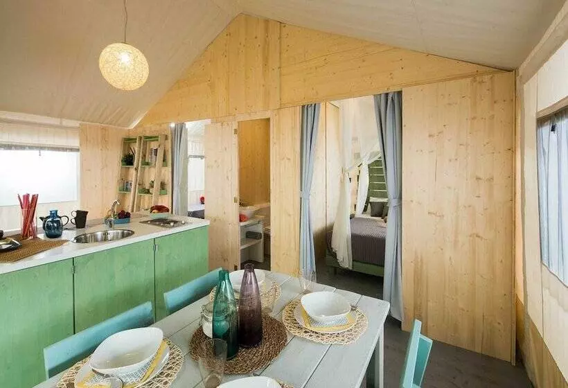 Hotelli Luxury Tent Only 11 Km. From Porec