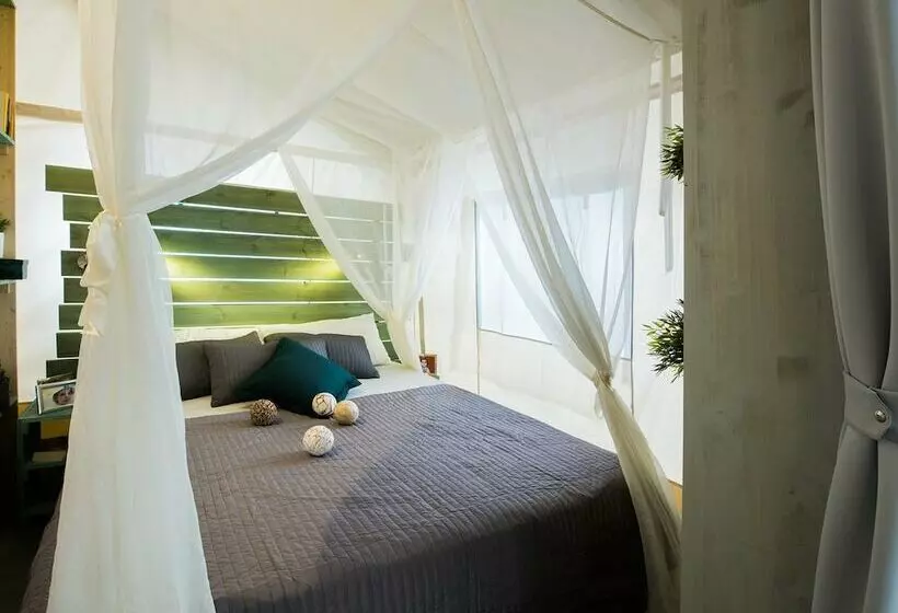 Hotelli Luxury Tent Only 11 Km. From Porec