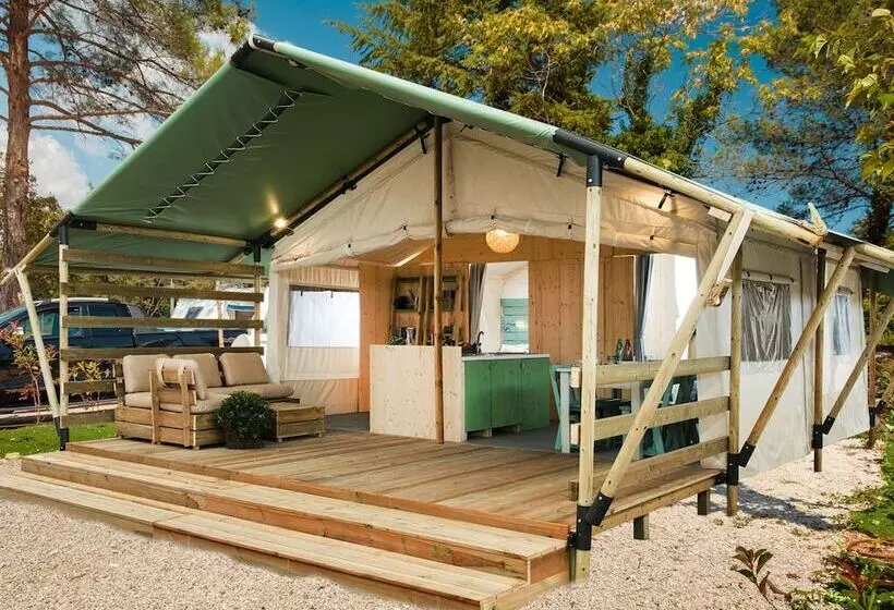 Hotelli Luxury Tent Only 11 Km. From Porec