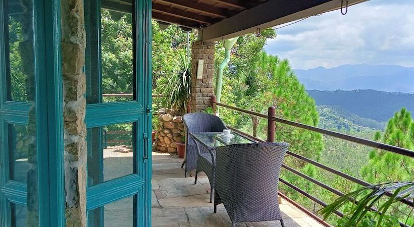 Отель Mohans Binsar Retreat