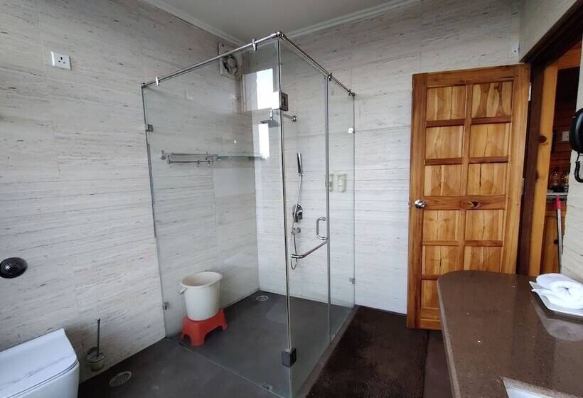 Отель Mohans Binsar Retreat