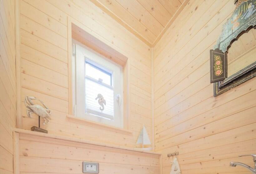 Отель The Goose Modern Retreat