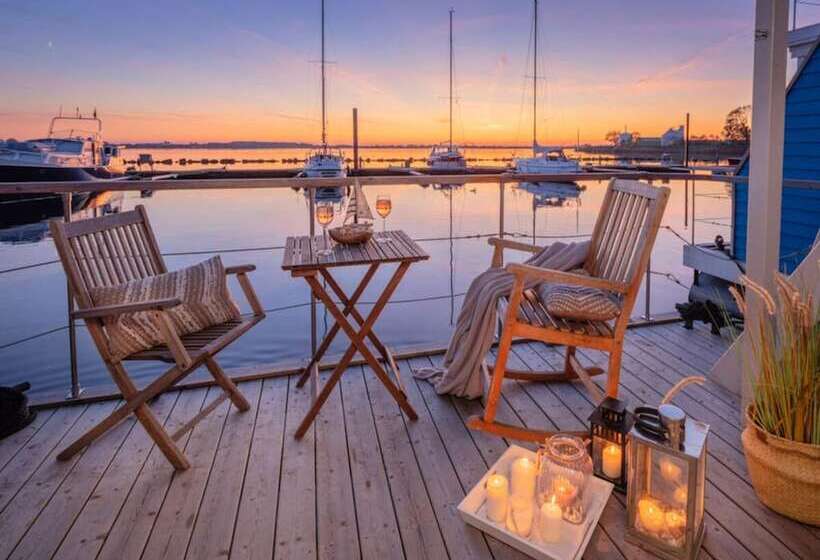 Отель The Goose Modern Retreat