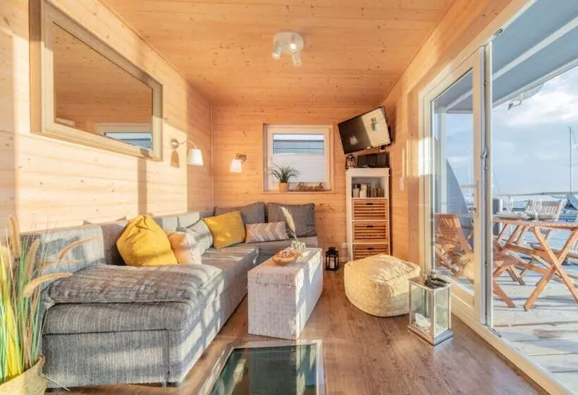 Hotelli The Goose Modern Retreat