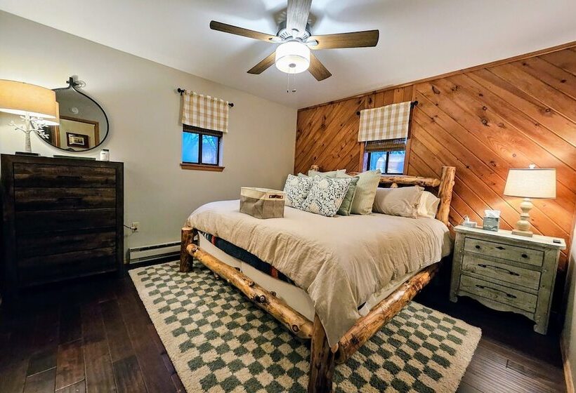 Moose Tracks By Avantstay Hot Tub, Game Room, Deck, Firepit