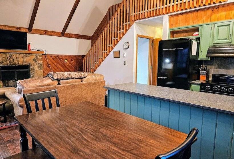 Moose Tracks By Avantstay Hot Tub, Game Room, Deck, Firepit