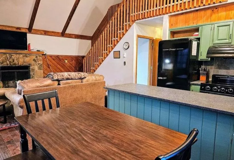 Moose Tracks By Avantstay Hot Tub, Game Room, Deck, Firepit